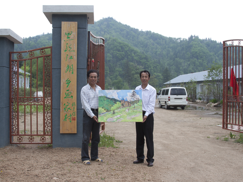 著名画家林建群教授光临朗乡画家村,为基地赠画